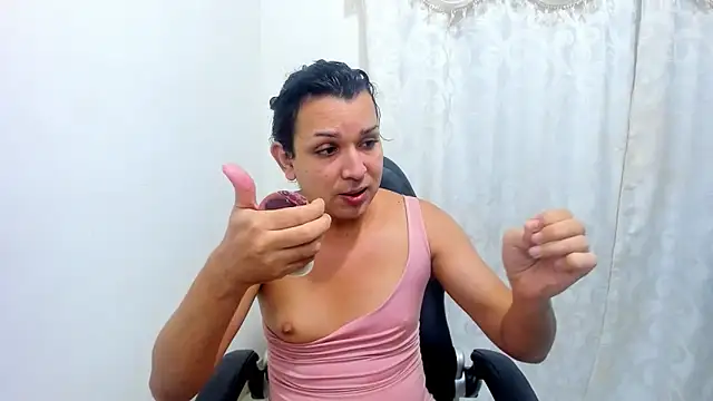 Snapshot of miss_bigcockts chatting on September 22, 2025, 10:32 am miss bigcockts online show from September 22, 2025, 10:32 am