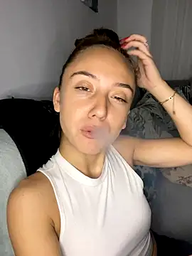 Snapshot of CristinaSww chatting on October 18, 2025, 8:22 pm CristinaSww online show from October 18, 2025, 8:22 pm