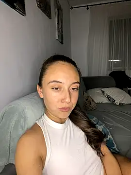 Snapshot of CristinaSww chatting on October 17, 2025, 6:32 pm CristinaSww online show from October 17, 2025, 6:32 pm