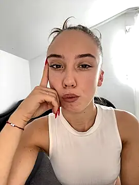 Snapshot of CristinaSww chatting on October 20, 2025, 1:11 pm CristinaSww online show from October 20, 2025, 1:11 pm