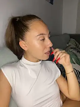 Snapshot of CristinaSww chatting on October 15, 2025, 7:22 pm CristinaSww online show from October 15, 2025, 7:22 pm