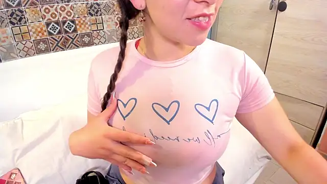 Keyla ruiz  online show from April 12, 2026, 11:57 am