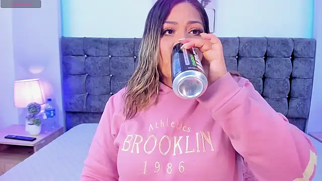 Snapshot of isabella_horney_ chatting on September 25, 2025, 7:31 pm isabella horney online show from September 25, 2025, 7:31 pm