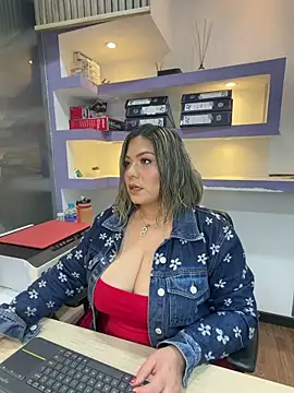 isabella horney  online show from May 19, 2026, 12:34 pm