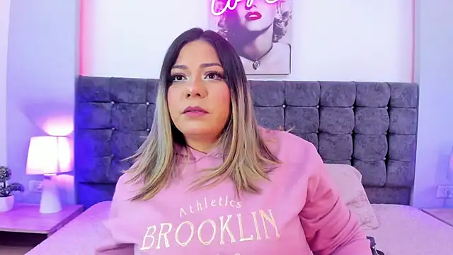 Snapshot of isabella_horney_ chatting on October 25, 2025, 5:57 pm isabella horney online show from October 25, 2025, 5:57 pm