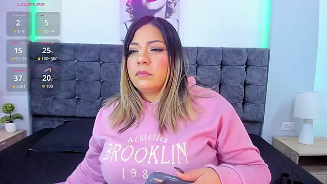 Snapshot of isabella_horney_ chatting on October 18, 2025, 6:21 pm isabella horney online show from October 18, 2025, 6:21 pm