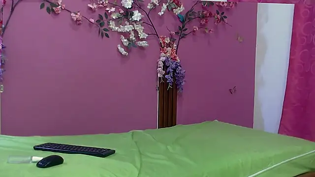 skinnybarbie022 online show from January 12, 2026, 5:58 am