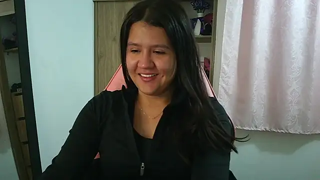 Oliviawatson1 online show from May 25, 2026, 12:15 pm