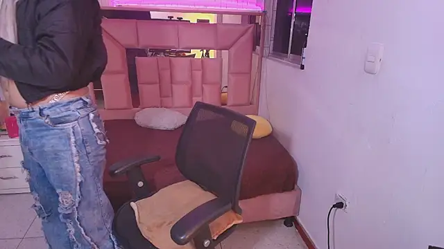 lailahdark online show from February 12, 2026, 2:33 am