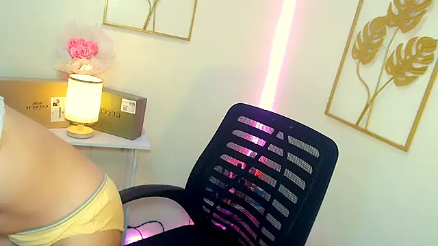 Snapshot of xPrecuioseChesca chatting on October 1, 2025, 12:49 am xPrecuioseChesca online show from October 1, 2025, 12:49 am