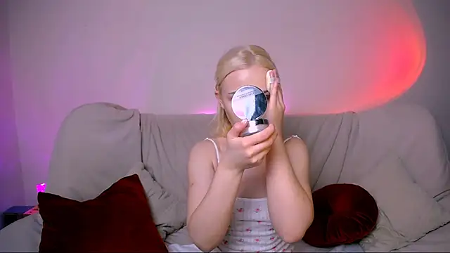 Charlotte Colinss online show from February 17, 2026, 4:21 am