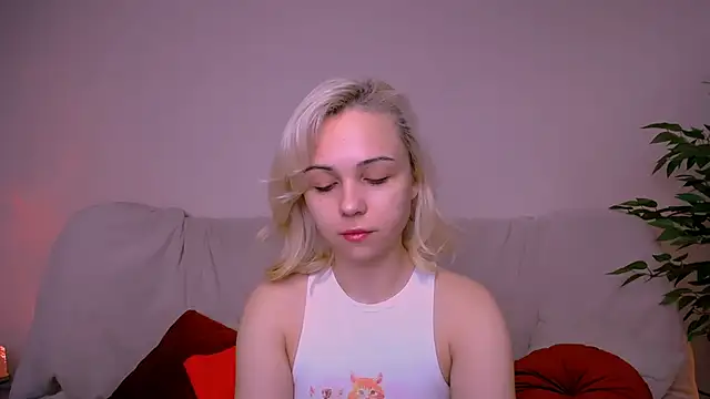 Charlotte Colinss online show from December 4, 2025, 4:11 am