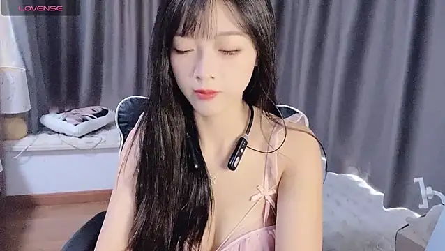 Cicicici-cc online show from September 19, 2025, 2:26 am