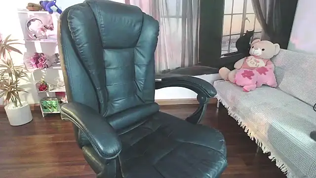 Suzie Wet Cave online show from November 2, 2025, 6:57 pm