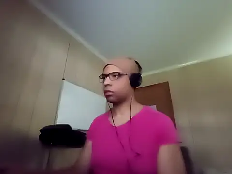 Snapshot of NaturalBeautyQueen chatting on September 23, 2025, 12:45 pm NaturalBeautyQueen online show from September 23, 2025, 12:45 pm