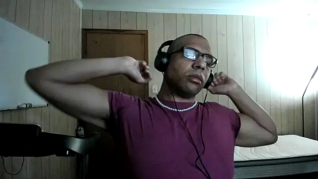 Snapshot of NaturalBeautyQueen chatting on October 3, 2025, 12:28 pm NaturalBeautyQueen online show from October 3, 2025, 12:28 pm