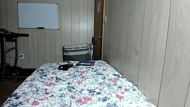 Snapshot of NaturalBeautyQueen chatting on October 25, 2025, 9:52 am NaturalBeautyQueen online show from October 25, 2025, 9:52 am