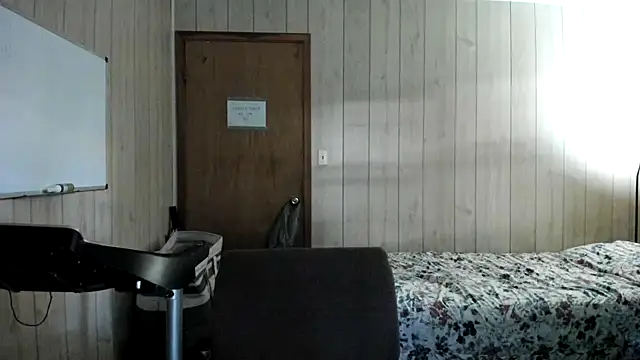 Snapshot of NaturalBeautyQueen chatting on September 28, 2025, 1:18 pm NaturalBeautyQueen online show from September 28, 2025, 1:18 pm