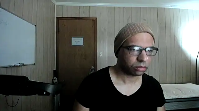 Snapshot of NaturalBeautyQueen chatting on October 9, 2025, 1:00 pm NaturalBeautyQueen online show from October 9, 2025, 1:00 pm