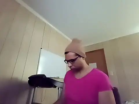 Snapshot of NaturalBeautyQueen chatting on September 21, 2025, 12:10 pm NaturalBeautyQueen online show from September 21, 2025, 12:10 pm