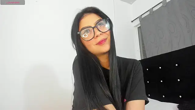 NicoleFletcher online show from October 20, 2025, 7:09 am