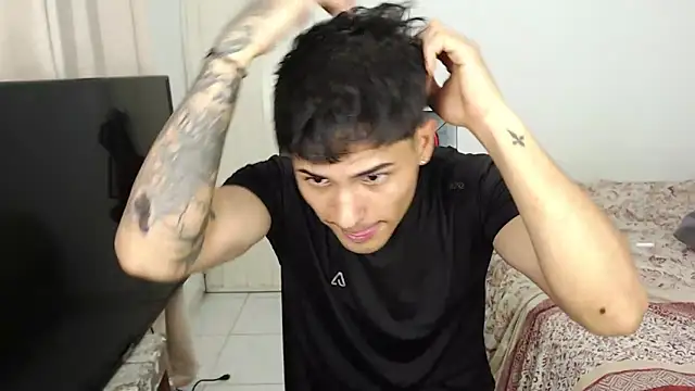 Snapshot of Alex_mojica chatting on October 22, 2025, 6:02 am Alex mojica online show from October 22, 2025, 6:02 am