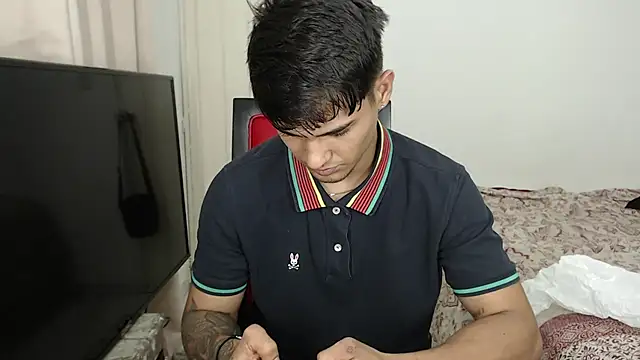 Snapshot of Alex_mojica chatting on October 15, 2025, 5:17 am Alex mojica online show from October 15, 2025, 5:17 am