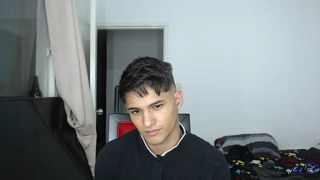 Snapshot of Alex_mojica chatting on September 28, 2025, 5:14 am Alex mojica online show from September 28, 2025, 5:14 am