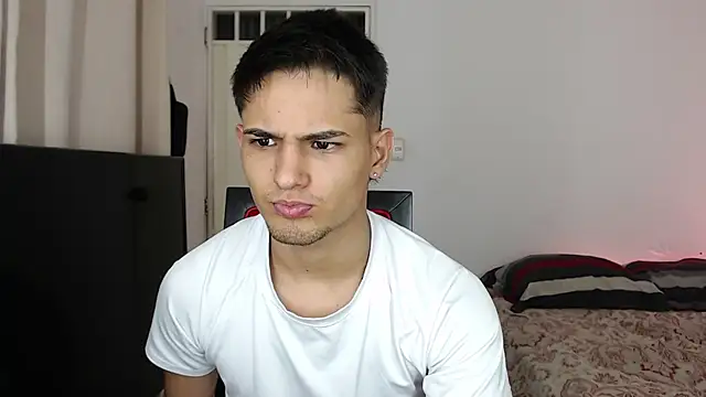 Alex mojica online show from November 16, 2025, 5:12 am