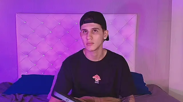 Snapshot of _realwav chatting on October 28, 2025, 6:56 am  realwav online show from October 28, 2025, 6:56 am