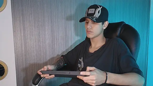 Snapshot of _realwav chatting on October 13, 2025, 6:48 am  realwav online show from October 13, 2025, 6:48 am