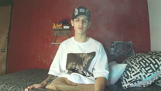 Snapshot of _realwav chatting on October 12, 2025, 9:32 am  realwav online show from October 12, 2025, 9:32 am