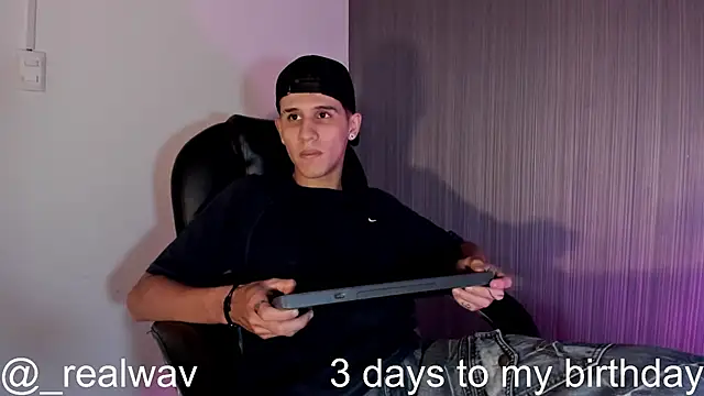 Snapshot of _realwav chatting on October 22, 2025, 7:19 am  realwav online show from October 22, 2025, 7:19 am