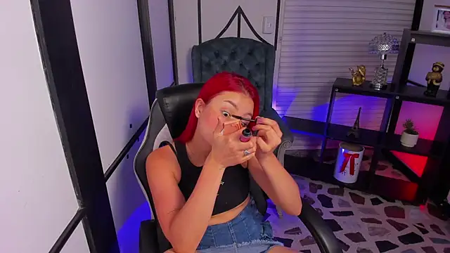 NahomiRichards  online show from October 23, 2025, 4:44 am