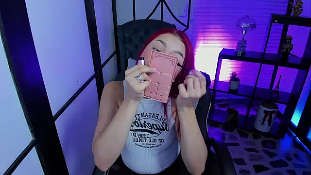 NahomiRichards  online show from September 19, 2025, 4:49 am