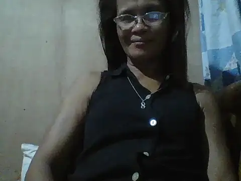 Snapshot of Kristen05 chatting on October 12, 2025, 7:37 pm Kristen05 online show from October 12, 2025, 7:37 pm