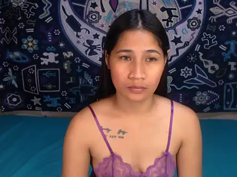 WiseeBella online show from September 12, 2025, 9:25 pm
