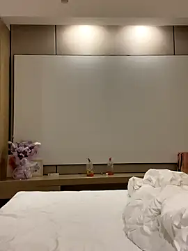 zaizaiNono online show from November 26, 2025, 8:25 am