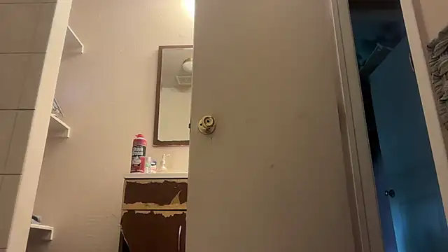 Snapshot of bearcub300 chatting on February 25, 2026, 11:15 pm bearcub300 online show from February 25, 2026, 11:15 pm