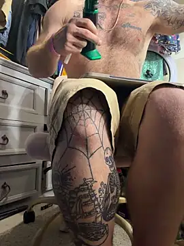 Snapshot of bearcub300 chatting on October 22, 2025, 5:40 am bearcub300 online show from October 22, 2025, 5:40 am