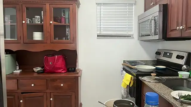 prettyykitty22 online show from November 15, 2025, 5:28 pm