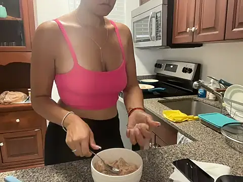 Snapshot of prettyykitty22 chatting on September 17, 2025, 5:48 pm prettyykitty22 online show from September 17, 2025, 5:48 pm