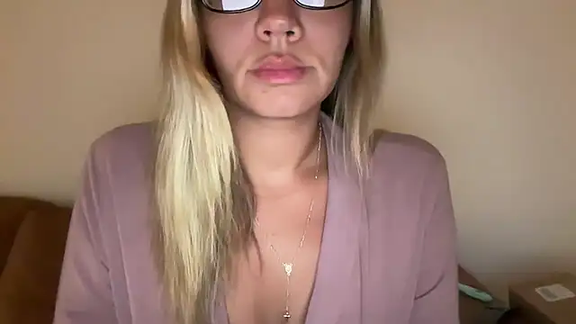 Snapshot of prettyykitty22 chatting on September 21, 2025, 8:30 am prettyykitty22 online show from September 21, 2025, 8:30 am