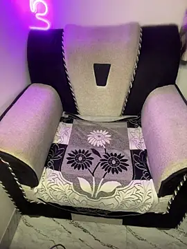 Delisha143 online show from April 22, 2026, 5:14 am