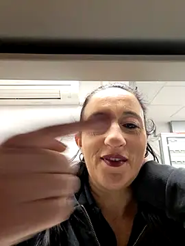 Snapshot of monella821 chatting on December 5, 2025, 5:22 pm monella821 online show from December 5, 2025, 5:22 pm