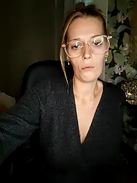 Snapshot of Mila_Luciphya chatting on September 29, 2025, 8:32 am Mila Luciphya online show from September 29, 2025, 8:32 am