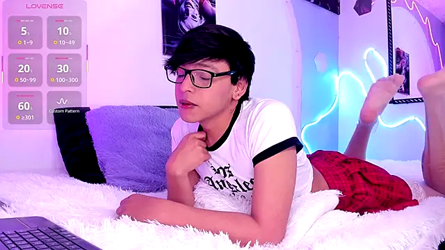 Dannyhot  online show from September 22, 2025, 8:48 pm