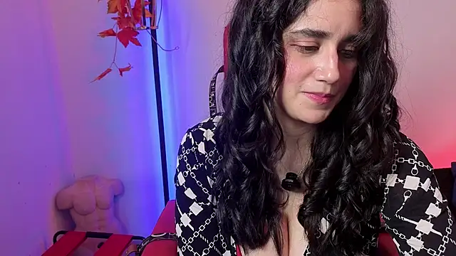 elowen halley1 online show from April 1, 2026, 8:17 pm