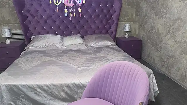 Eloisa Eliot online show from December 2, 2025, 4:30 pm