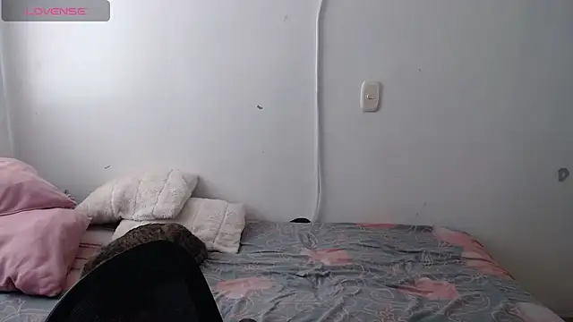 samanta-rosee online show from October 31, 2025, 6:04 pm